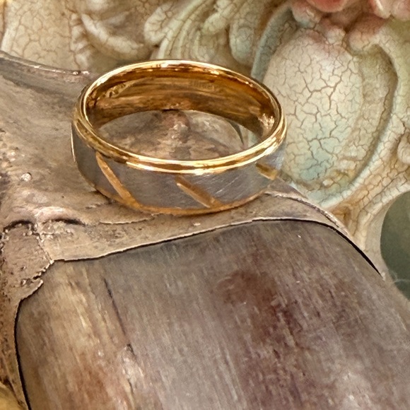 NEW 8MM GRAY YELLOW GOLD NOTCHED ETERNITY TUNGSTEN WEDDING BAND - Picture 13 of 16